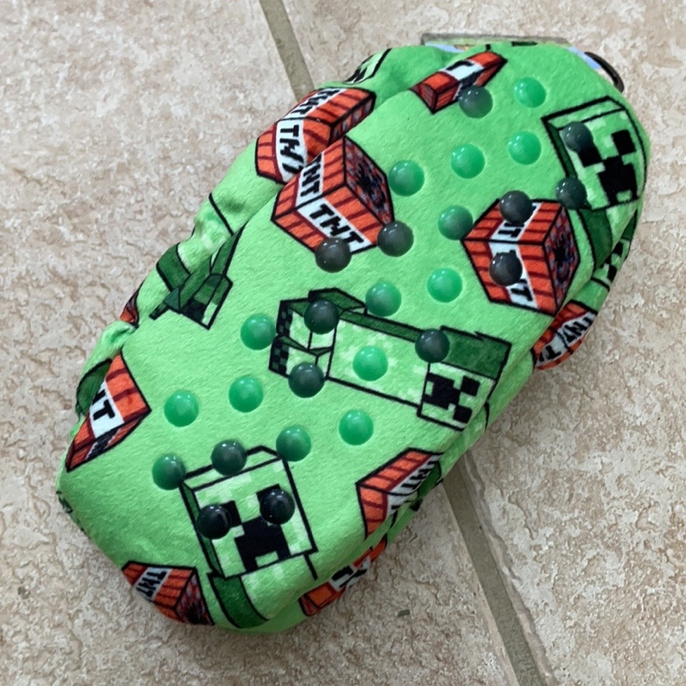 Minecraft Creeper TNT Snuggle Toes Slipper Socks - Picture 4 of 15